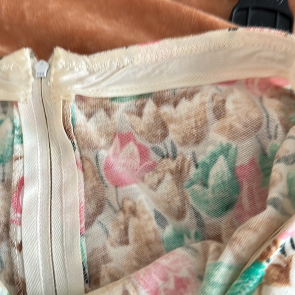 VINTAGE Diane Von Furstenberg Italy Skirt Blouse Set floral women size 12 - Picture 11 of 11